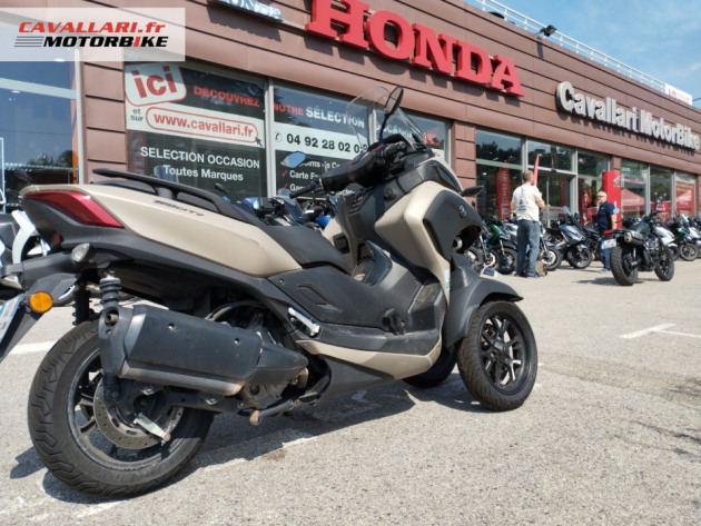 YAMAHA TRICITY 300