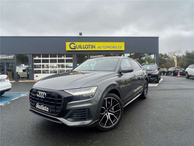 AUDI Q8